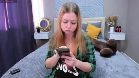 Snapshot of bettyurbane chatting on 09-16-25, 04:35 Mila Sweet online show from 09-16-25, 04:35