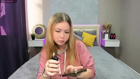Snapshot of bettyurbane chatting on 09-17-25, 04:47 Mila Sweet online show from 09-17-25, 04:47