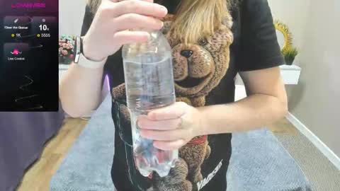 Snapshot of bettyurbane chatting on 11-13-25, 04:55 Mila Sweet online show from 11-13-25, 04:55