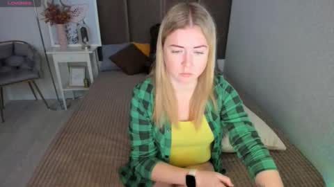 Snapshot of bettyurbane chatting on 11-20-25, 05:07 Mila Sweet online show from 11-20-25, 05:07