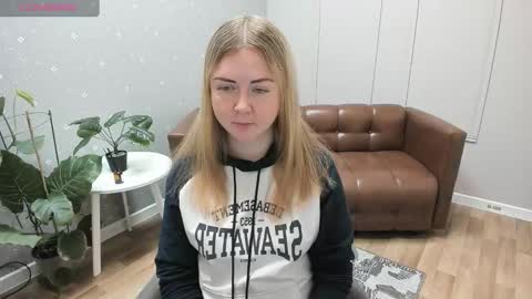 Snapshot of bettyurbane chatting on 11-26-25, 05:08 Mila Sweet online show from 11-26-25, 05:08