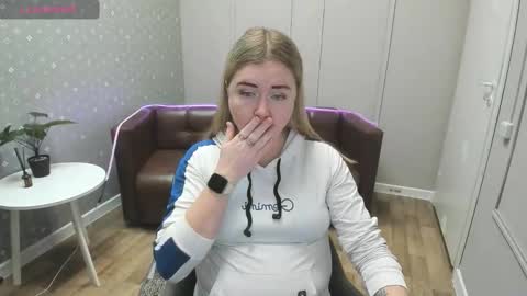 Snapshot of bettyurbane chatting on 12-15-25, 05:01 Mila Sweet online show from 12-15-25, 05:01