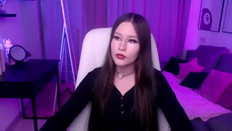 Snapshot of bety_white chatting on 06-15-26, 07:32 Katie online show from 06-15-26, 07:32