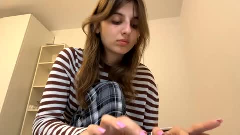 Snapshot of beulahweikert chatting on 05-12-26, 05:43 Lina online show from 05-12-26, 05:43