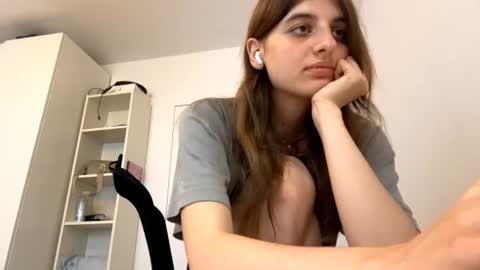 Snapshot of beulahweikert chatting on 06-14-26, 04:09 Lina online show from 06-14-26, 04:09