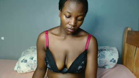 Snapshot of beverly_bay chatting on 05-30-26, 12:02 beverly online show from 05-30-26, 12:02