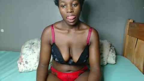 Snapshot of beverly_bay chatting on 06-02-26, 12:34 beverly online show from 06-02-26, 12:34