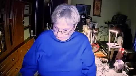 BeverlyQCynia online show from 11-22-25, 02:27