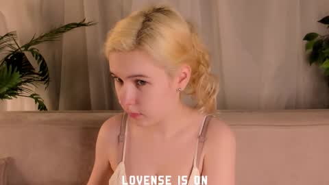 Eliz online show from 11-08-25, 01:06