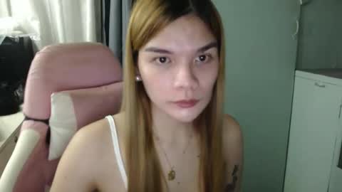 Snapshot of bheefuck52 chatting on 11-18-25, 12:53 bhee52 online show from 11-18-25, 12:53