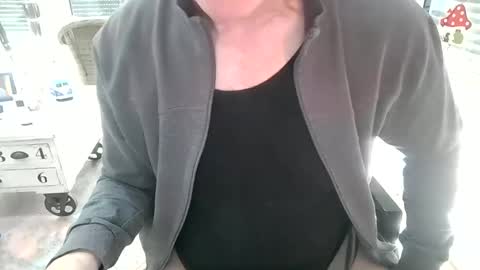 Snapshot of bi_and_more chatting on 01-30-25, 11:44 Manfred online show from 01-30-25, 11:44