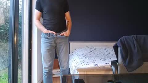 My name is David and if you like public exhibitions you wont be disappointed with me LoL - My favorite vibes is 44  online show from 01-01-25, 02:52