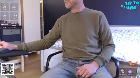 My name is David and if you like public exhibitions you wont be disappointed with me LoL - My favorite vibes is 44  online show from 01-20-25, 11:56