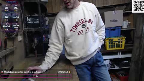 My name is David and if you like public exhibitions you wont be disappointed with me LoL - My favorite vibes is 44  online show from 02-09-25, 11:25