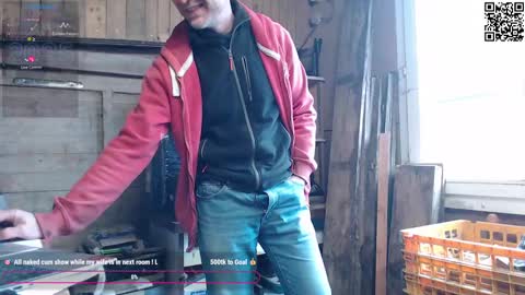 My name is David and if you like public exhibitions you wont be disappointed with me LoL - My favorite vibes is 44  online show from 02-12-25, 10:35