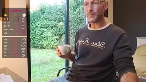 My name is David and if you like public exhibitions you wont be disappointed with me LoL - My favorite vibes is 44  online show from 09-17-25, 07:43