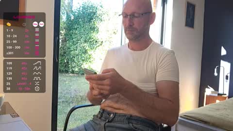 My name is David and if you like public exhibitions you wont be disappointed with me LoL - My favorite vibes is 44  online show from 09-30-25, 08:30