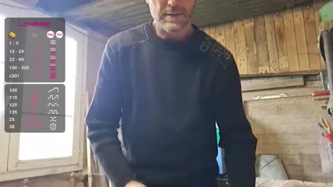 My name is David and if you like public exhibitions you wont be disappointed with me LoL - My favorite vibes is 44  online show from 10-30-25, 11:55