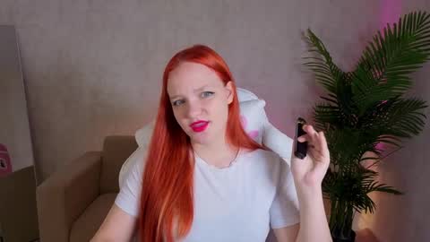 Snapshot of bianca_touch chatting on 05-19-26, 04:30 Candace online show from 05-19-26, 04:30