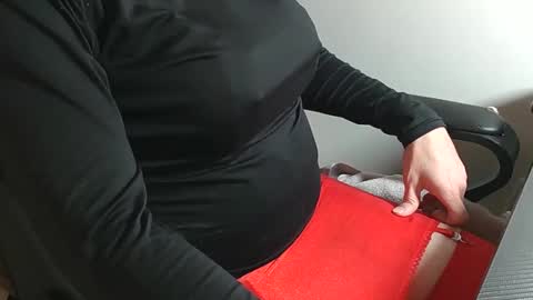 Snapshot of bicdrachel4fun chatting on 11-18-25, 02:43 BiCDRachel online show from 11-18-25, 02:43