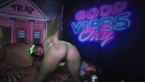 Snapshot of big6lacksteak chatting on 03-10-26, 05:34 thatcoupledawg online show from 03-10-26, 05:34