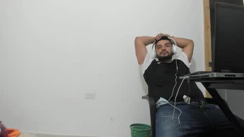 Snapshot of big_dad69 chatting on 12-19-25, 08:54 Tommy online show from 12-19-25, 08:54