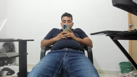 Snapshot of big_dad69 chatting on 01-06-26, 11:51 Tommy online show from 01-06-26, 11:51