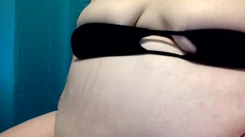 Snapshot of bigbellybabe1987 chatting on 11-15-25, 04:21 bigbellybabe1987 online show from 11-15-25, 04:21