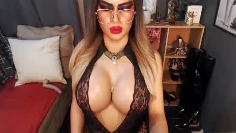 Snapshot of bigbomblhoraine chatting on 02-11-25, 06:55 Loraine Cruz online show from 02-11-25, 06:55