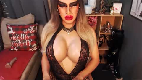 Snapshot of bigbomblhoraine chatting on 02-16-25, 03:38 Loraine Cruz online show from 02-16-25, 03:38