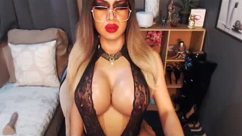 Snapshot of bigbomblhoraine chatting on 02-24-25, 08:36 Loraine Cruz online show from 02-24-25, 08:36