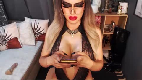 Snapshot of bigbomblhoraine chatting on 03-03-25, 06:12 Loraine Cruz online show from 03-03-25, 06:12