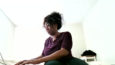 Snapshot of bigboobs_bouncin chatting on 04-10-26, 12:10 Ashley online show from 04-10-26, 12:10