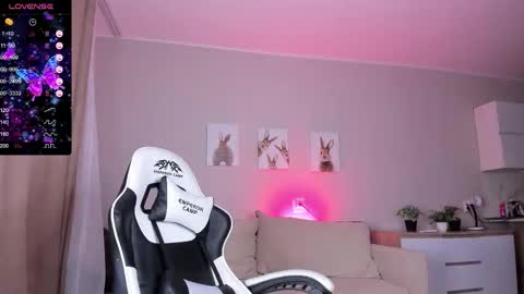 Snapshot of bigboobsalise chatting on 12-16-25, 11:26 Alise online show from 12-16-25, 11:26