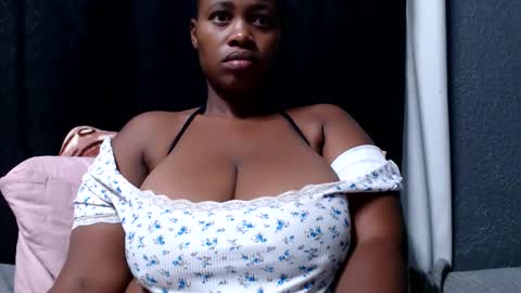 Snapshot of bigboobsbitchx chatting on 05-31-26, 06:42 bigboobsbitchx online show from 05-31-26, 06:42