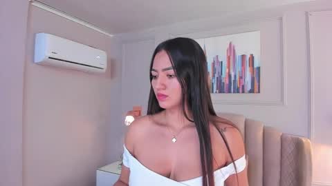 Snapshot of bigboobsnaughty1 chatting on 02-19-25, 05:06 online show from 02-19-25, 05:06