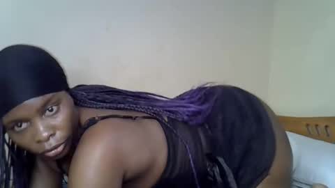 Snapshot of bigbooty_dimples chatting on 11-01-25, 08:55 Vee online show from 11-01-25, 08:55