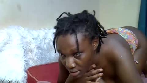 Snapshot of bigbooty_dimples chatting on 12-05-25, 10:35 Vee online show from 12-05-25, 10:35