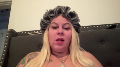 Snapshot of bigbreastsabrina chatting on 11-27-25, 04:31 BIG BREAST SABRINA online show from 11-27-25, 04:31