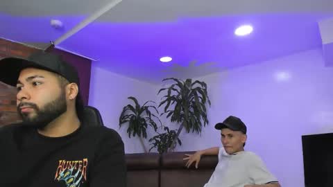 Snapshot of bigbros18 chatting on 12-14-25, 01:16 MOD ramon My team is mickey and roman online show from 12-14-25, 01:16