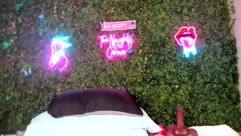 Snapshot of bigbuttsarena chatting on 02-18-26, 08:43 bigbuttsarena online show from 02-18-26, 08:43