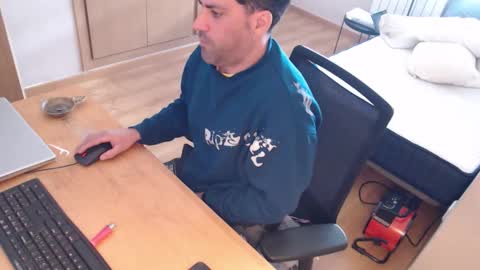 Snapshot of bigcok35spain chatting on 02-19-26, 12:12 bigcok35spain online show from 02-19-26, 12:12