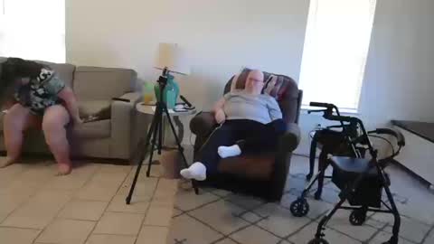 Snapshot of bigcraig123 chatting on 10-16-25, 05:25 Craig online show from 10-16-25, 05:25