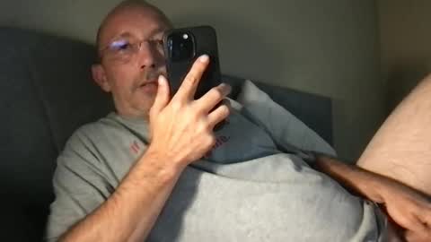 Snapshot of bigdaddydelight chatting on 09-30-25, 09:09 bigdaddydelight online show from 09-30-25, 09:09