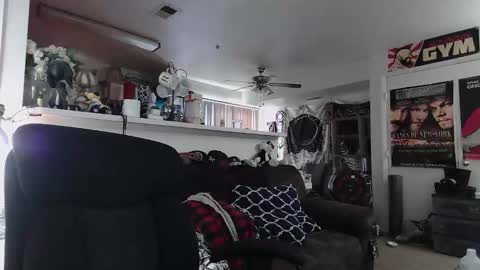 biggerisbetter21 online show from 01-11-26, 06:35