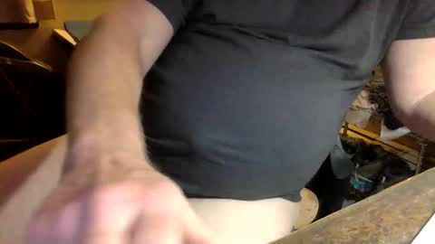 Snapshot of bighandedman chatting on 12-17-25, 11:33 bighandedman online show from 12-17-25, 11:33