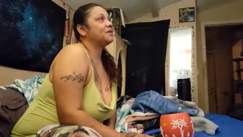 the Mini mami online show from 02-28-25, 06:10