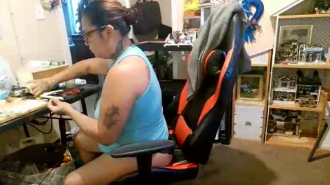 the Mini mami online show from 12-04-25, 01:09