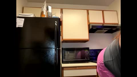 Snapshot of bigoltittycomittee chatting on 11-26-25, 11:28 bigoltittycomittee online show from 11-26-25, 11:28