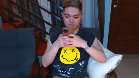 Snapshot of bigshowforyouxx chatting on 02-12-26, 12:22 Jay online show from 02-12-26, 12:22